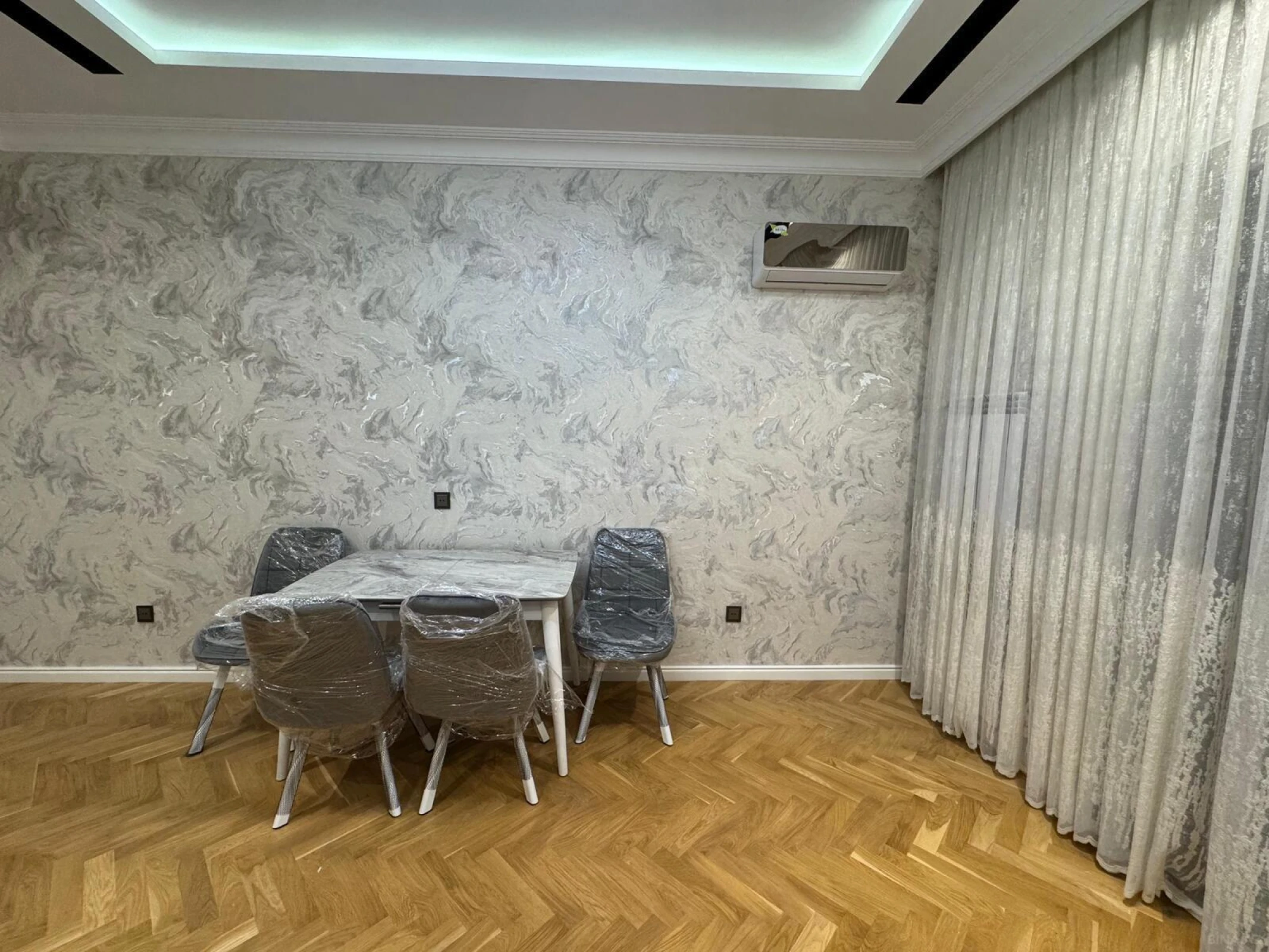 Kirayə verilir 2 otaqlı mənzil 100 m²