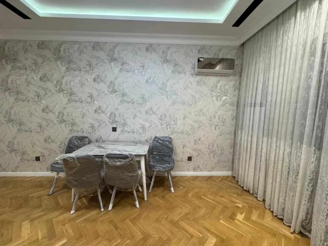 Kirayə verilir 2 otaqlı mənzil 100 m²