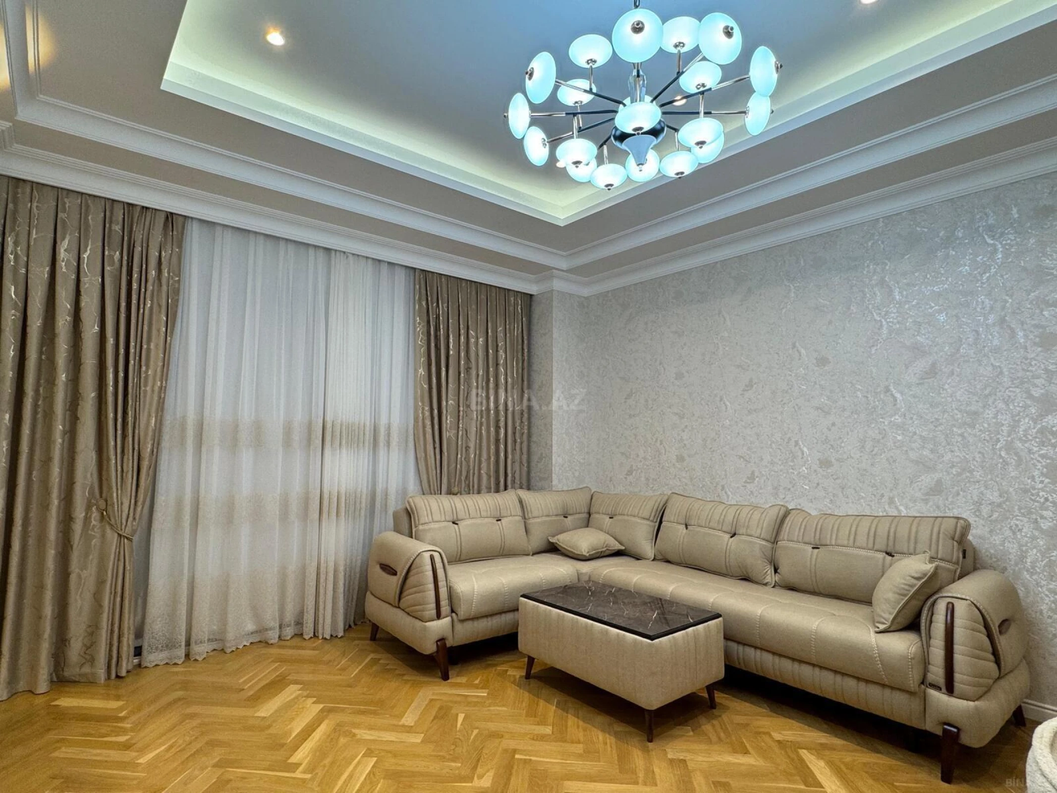 Kirayə verilir 2 otaqlı mənzil 100 m²