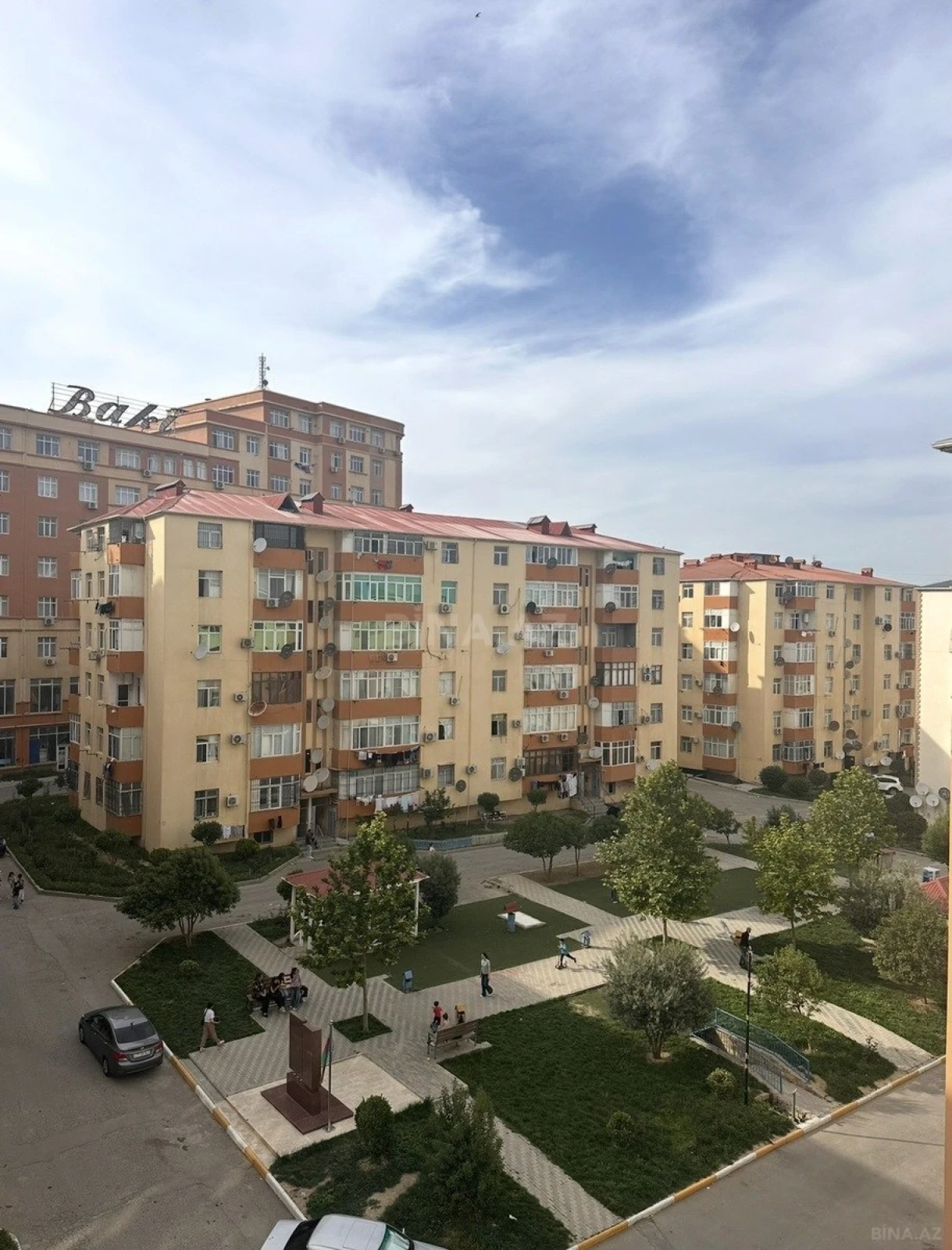 Satılır 2 otaqlı mənzil 83 m²