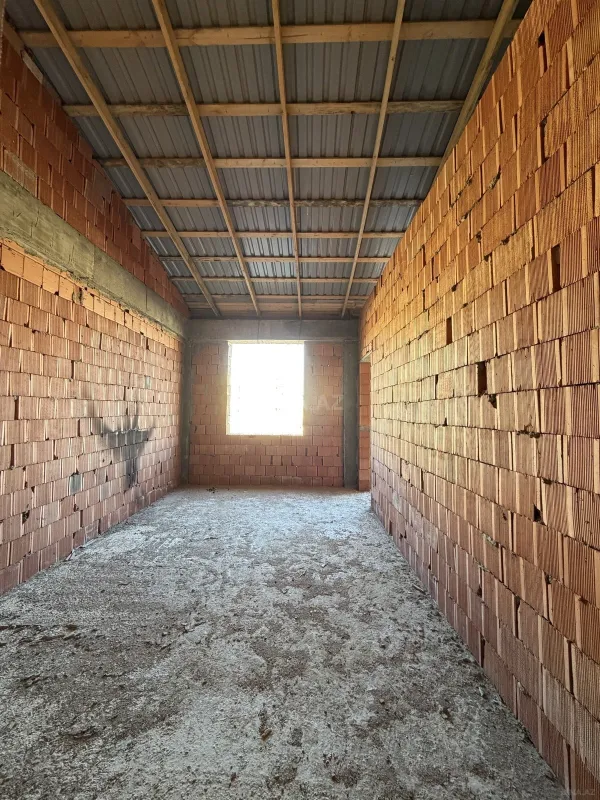 Satılır 2 otaqlı mənzil 83 m²