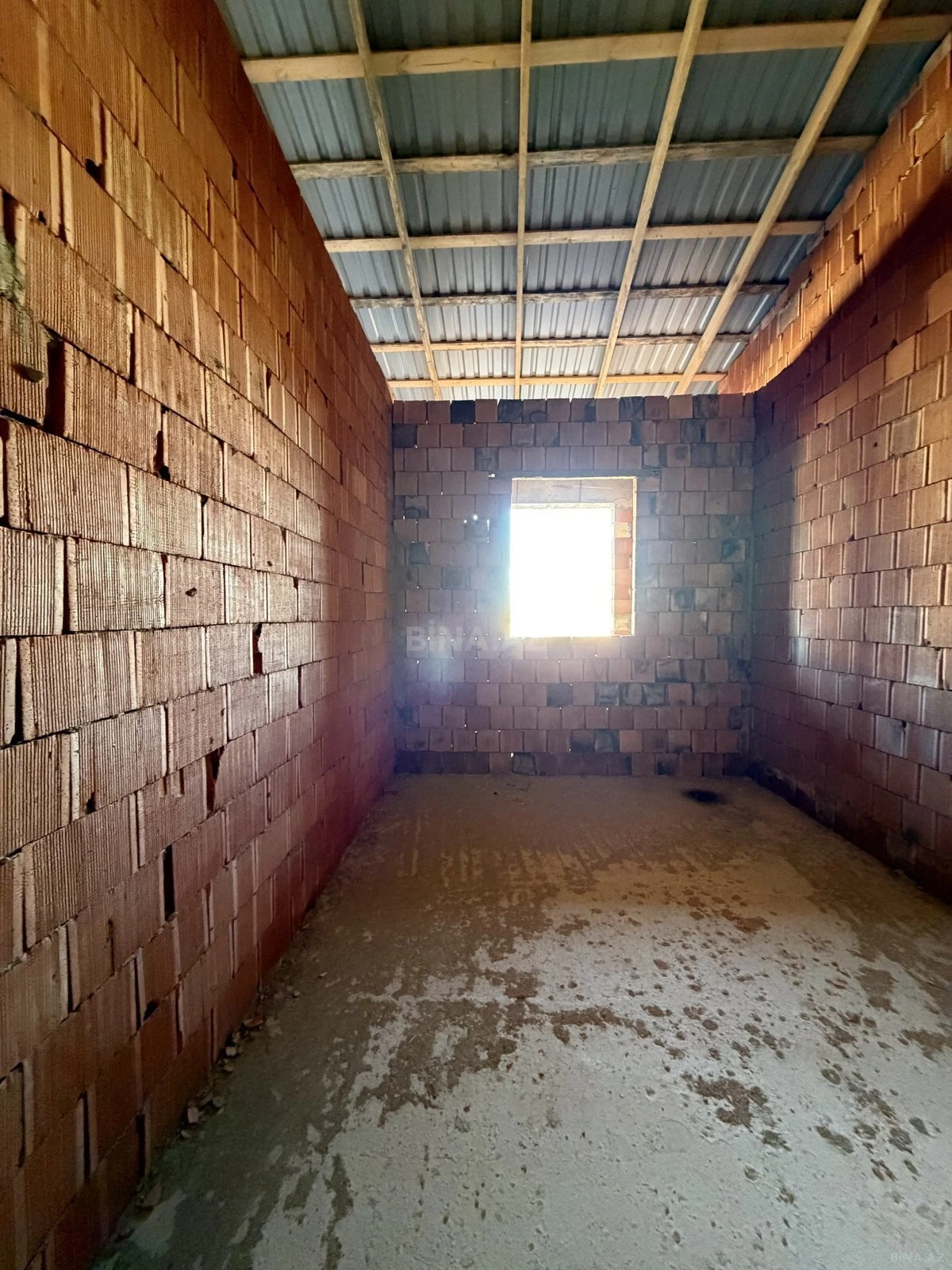 Satılır 2 otaqlı mənzil 83 m²