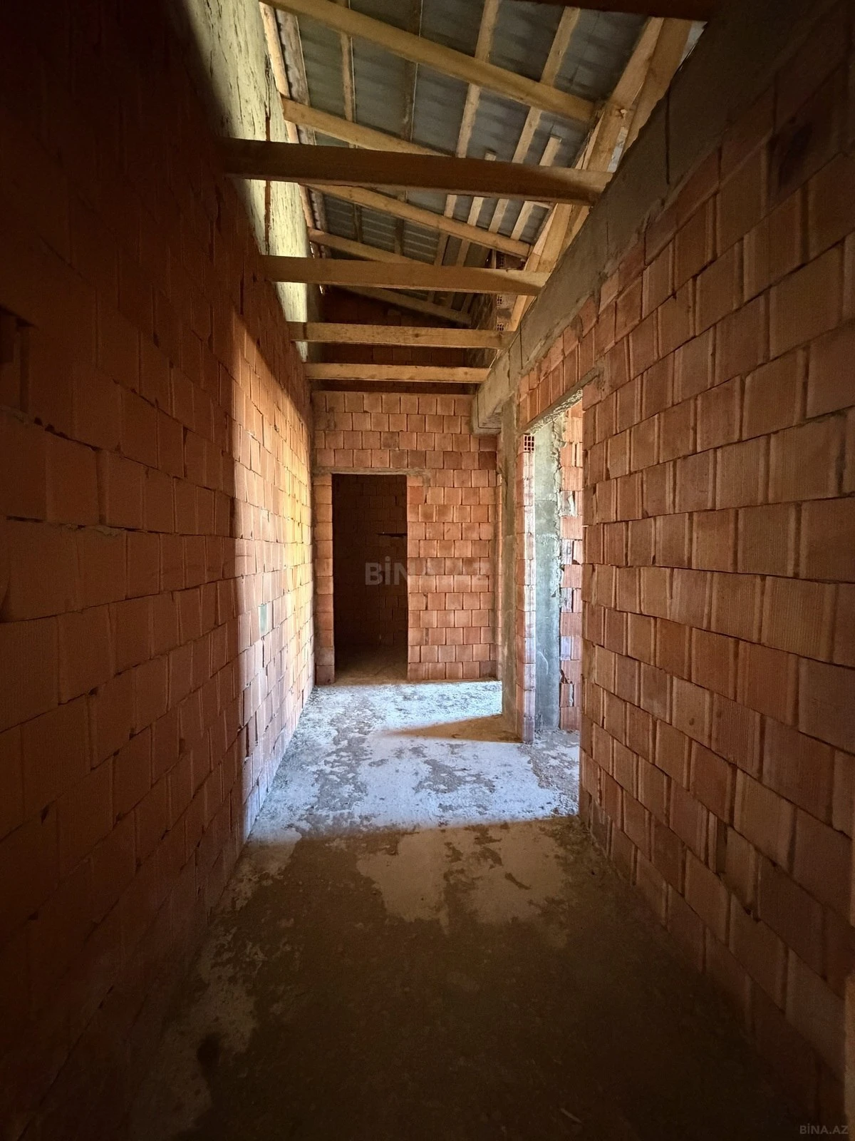 Satılır 2 otaqlı mənzil 83 m²