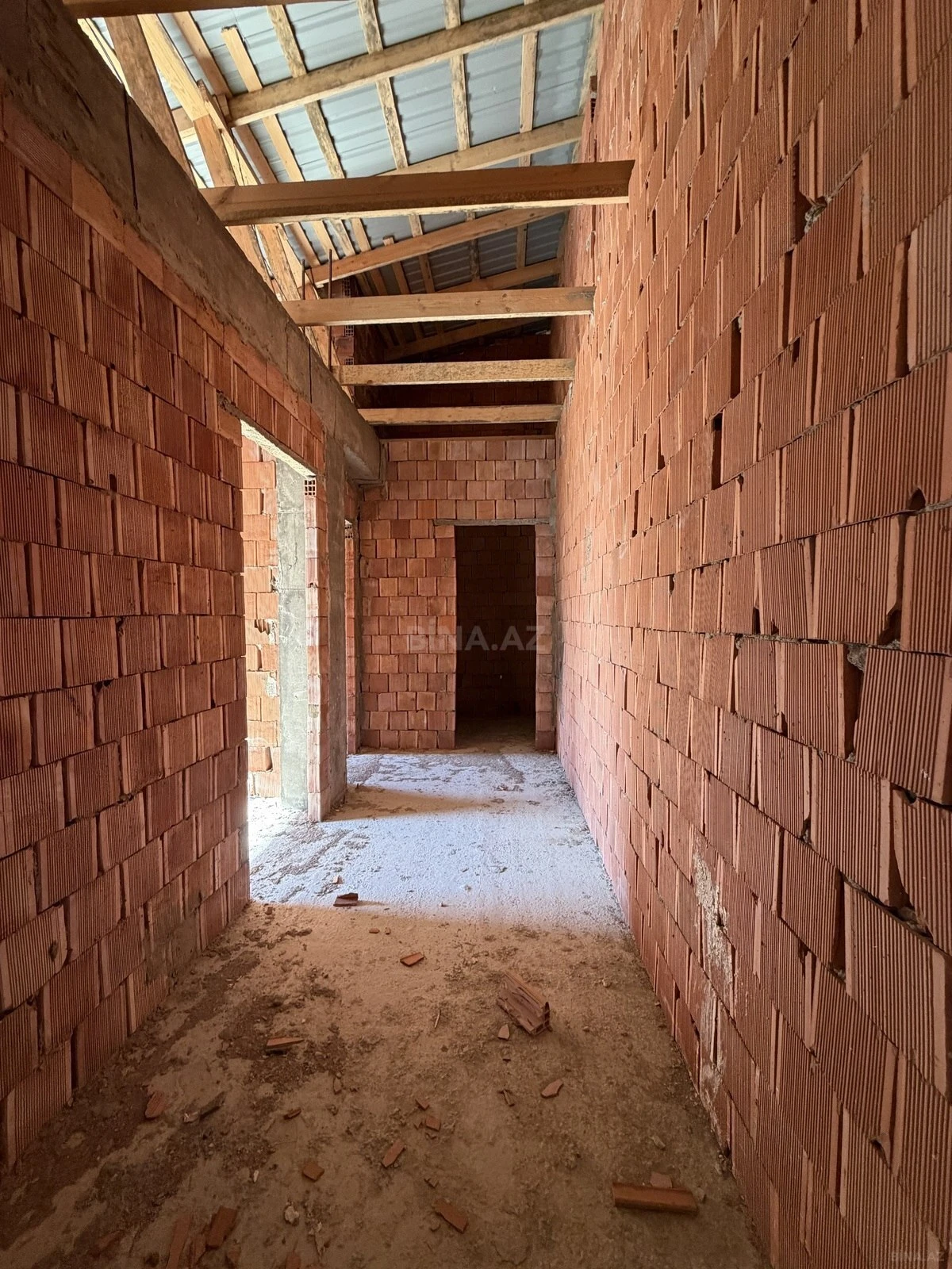 Satılır 2 otaqlı mənzil 83 m²