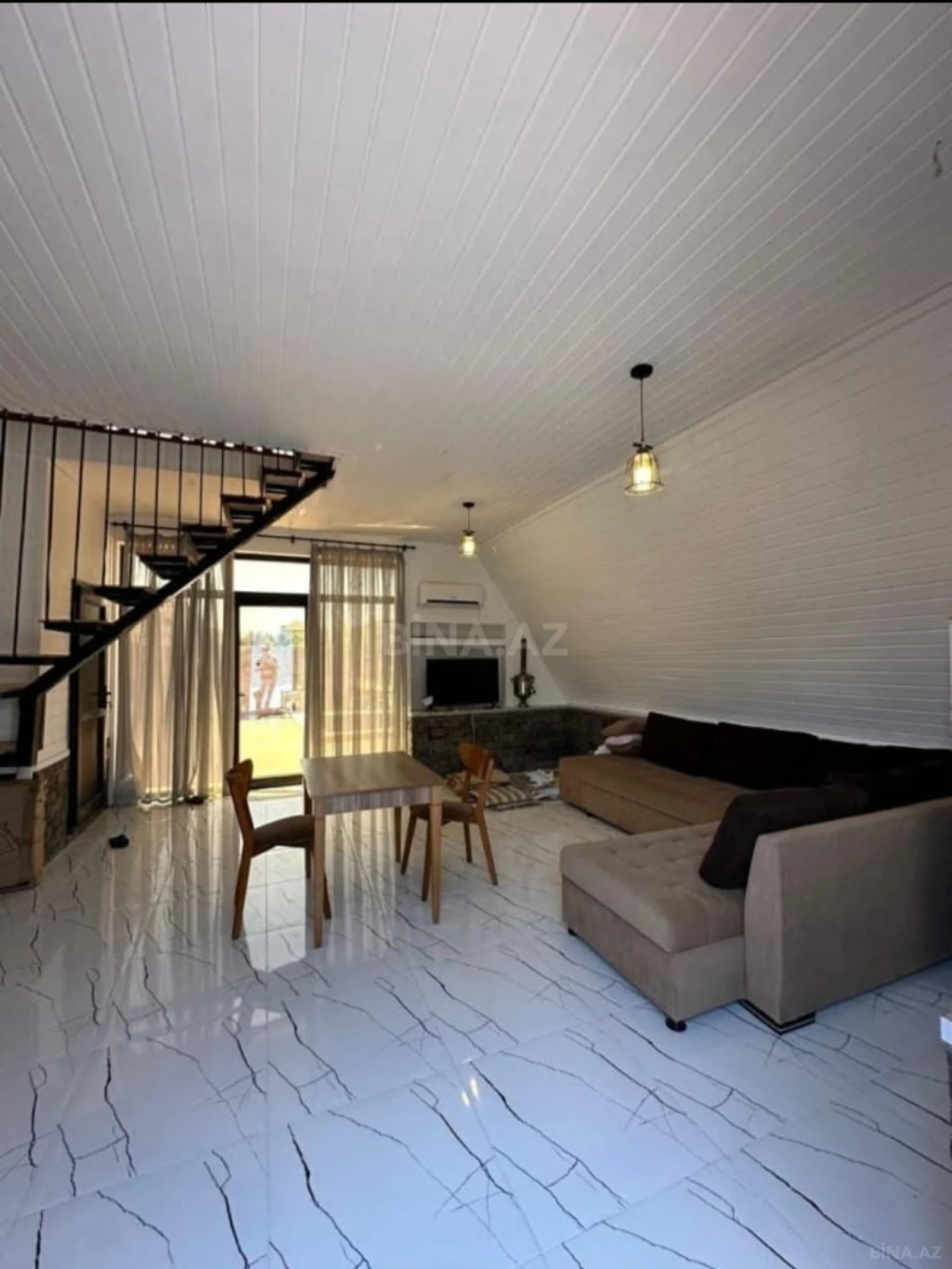 Kirayə verilir 2 otaqlı həyət evi 200 m²