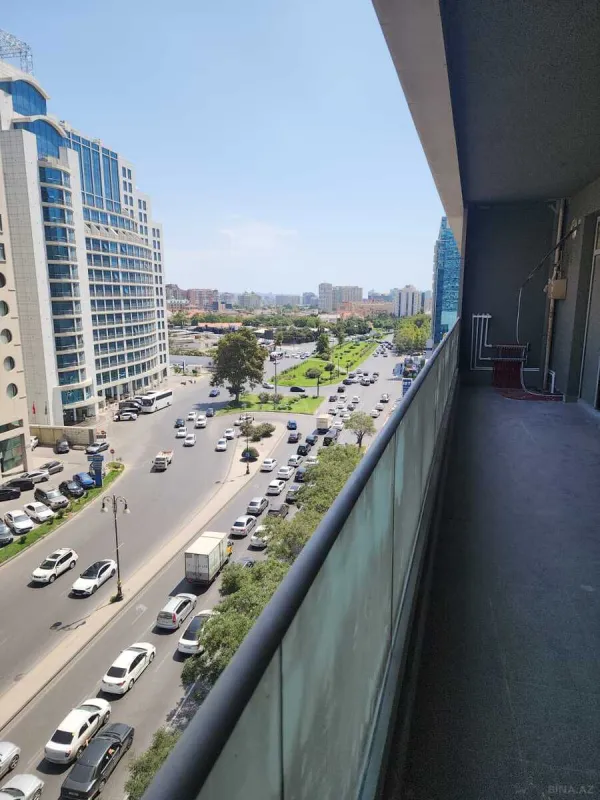 Satılır 3 otaqlı mənzil 148 m²