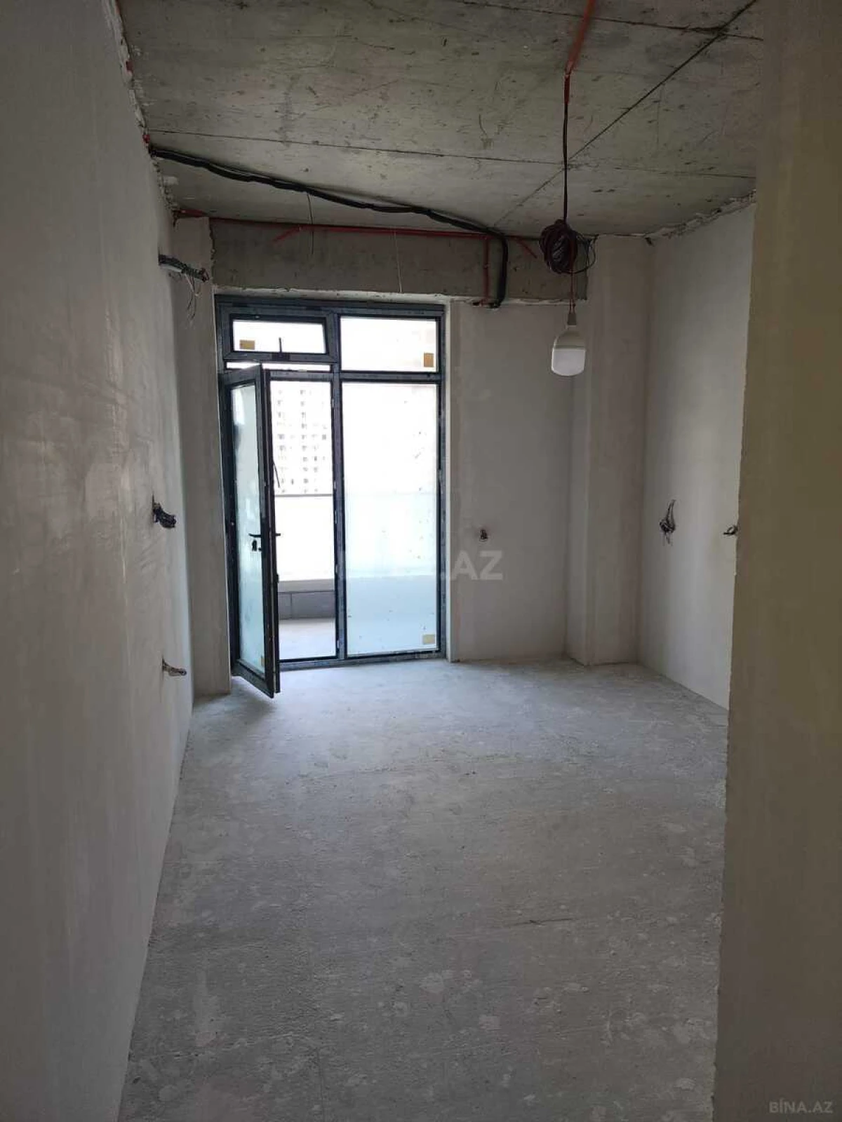 Satılır 3 otaqlı mənzil 148 m²