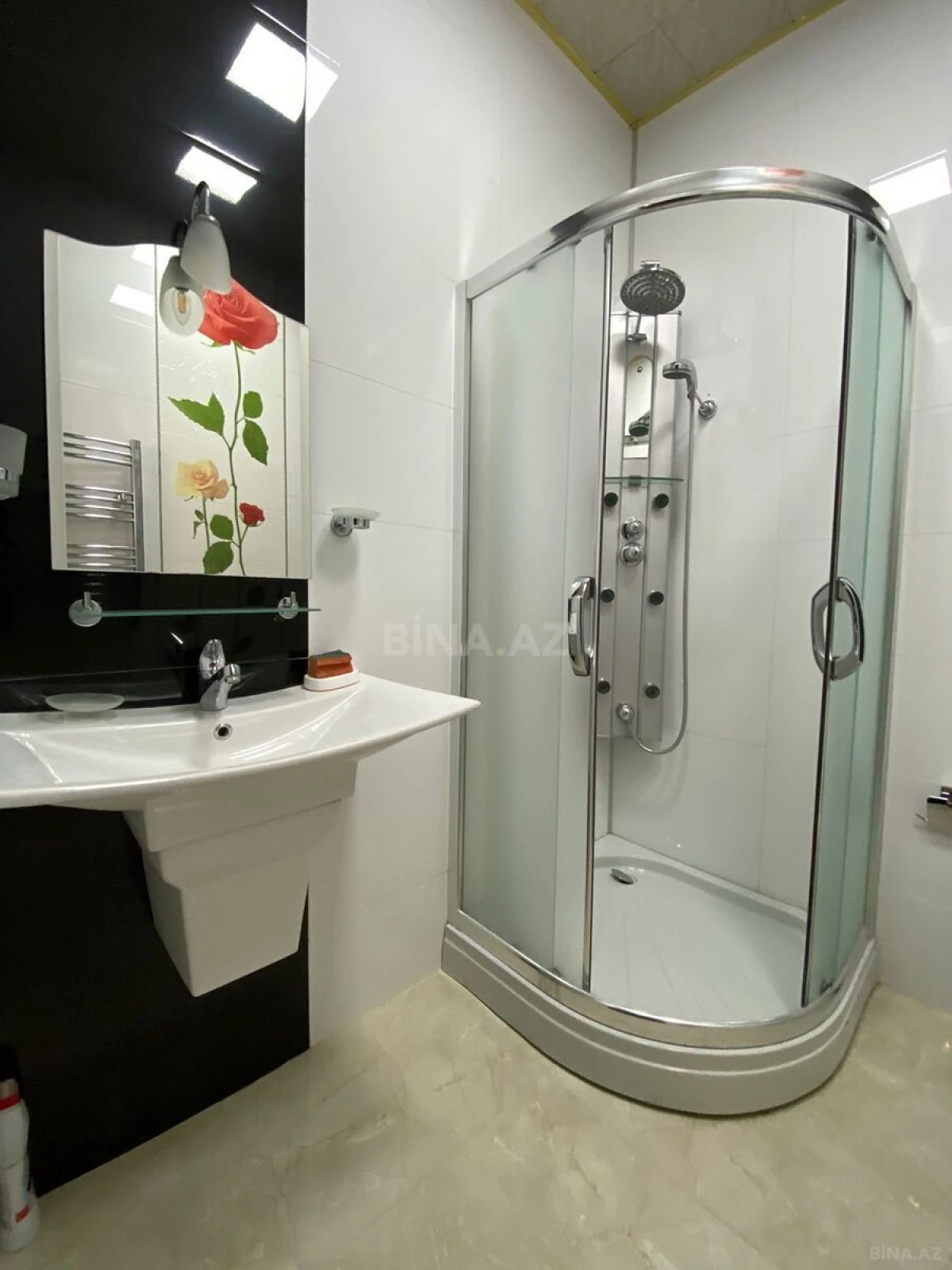 Kirayə verilir 3 otaqlı mənzil 145 m²