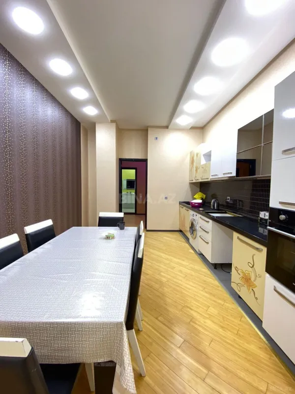 Kirayə verilir 3 otaqlı mənzil 145 m²