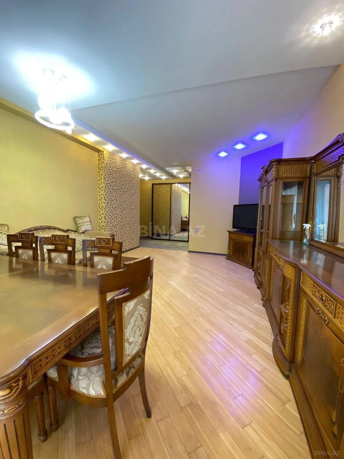 Kirayə verilir 3 otaqlı mənzil 145 m²