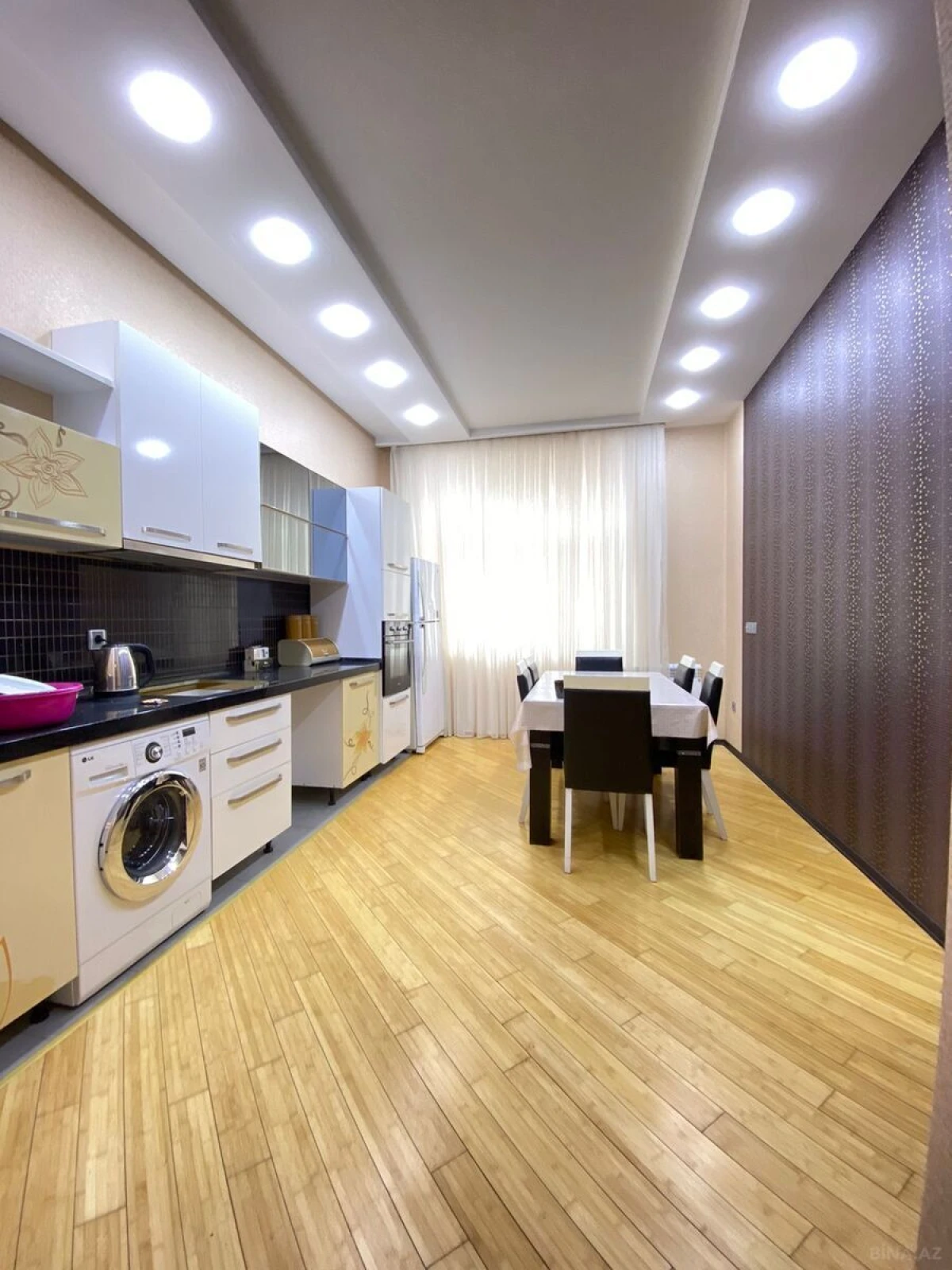 Kirayə verilir 3 otaqlı mənzil 145 m²