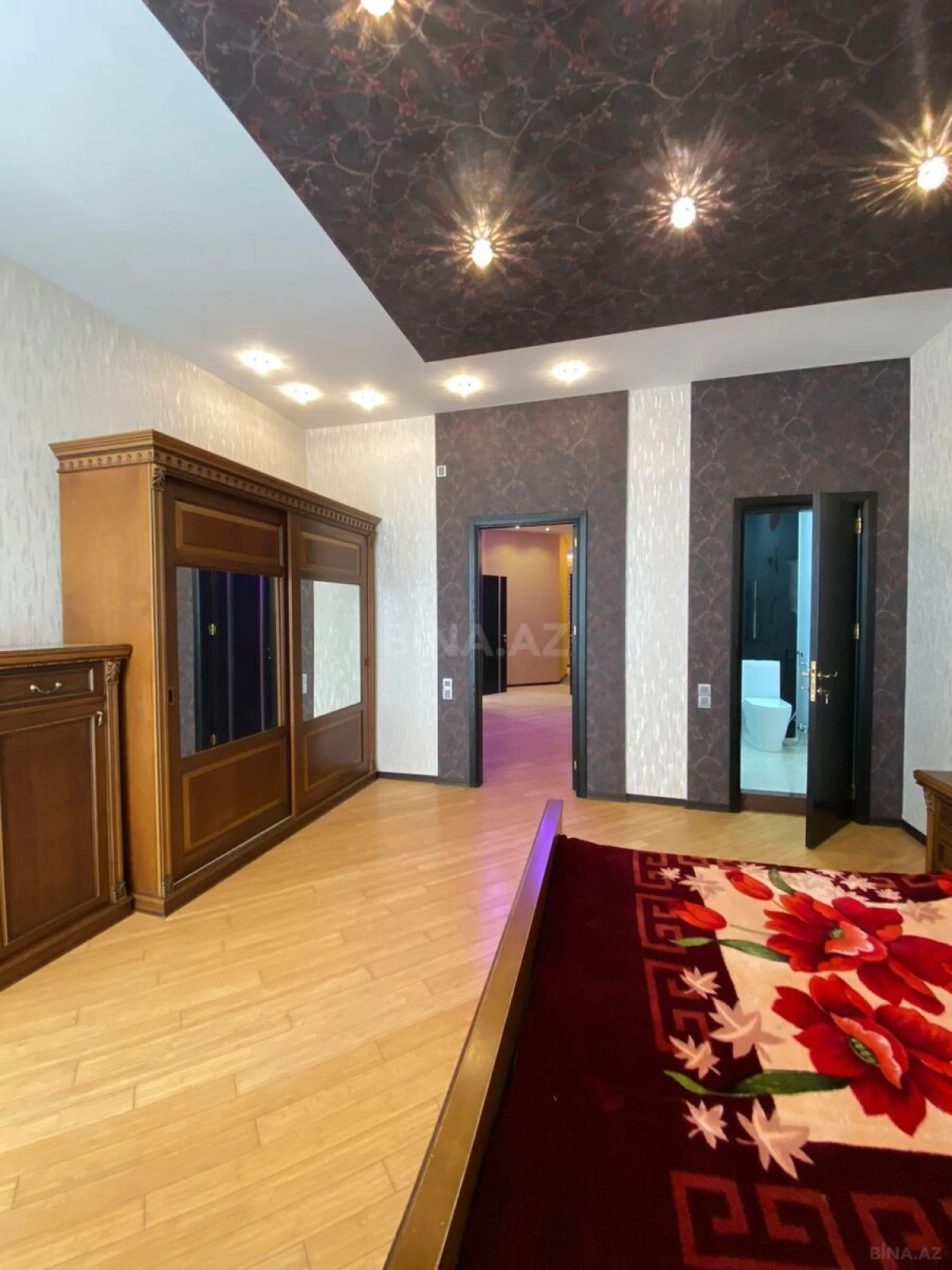 Kirayə verilir 3 otaqlı mənzil 145 m²