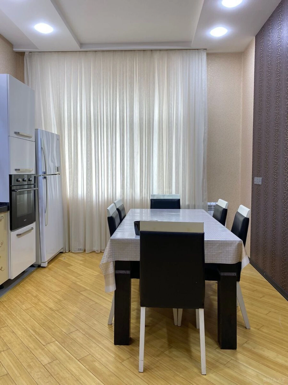 Kirayə verilir 3 otaqlı mənzil 145 m²