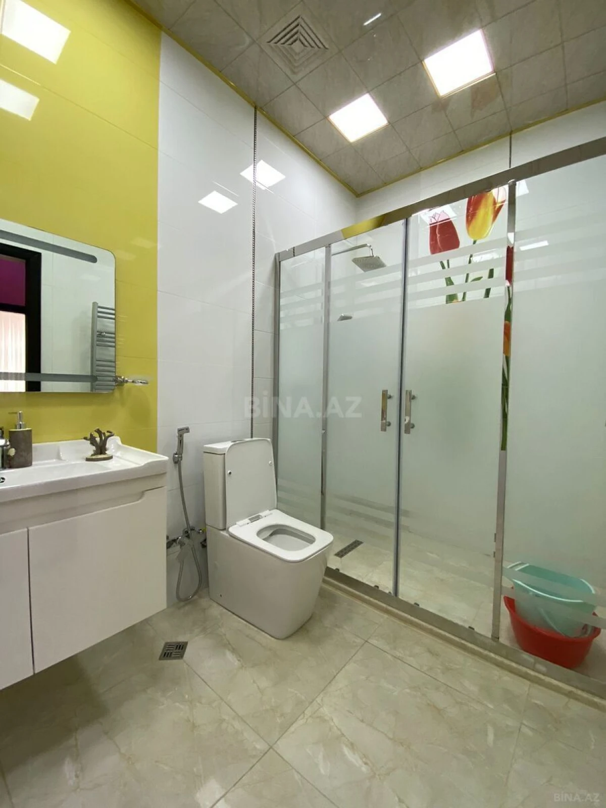 Kirayə verilir 3 otaqlı mənzil 145 m²
