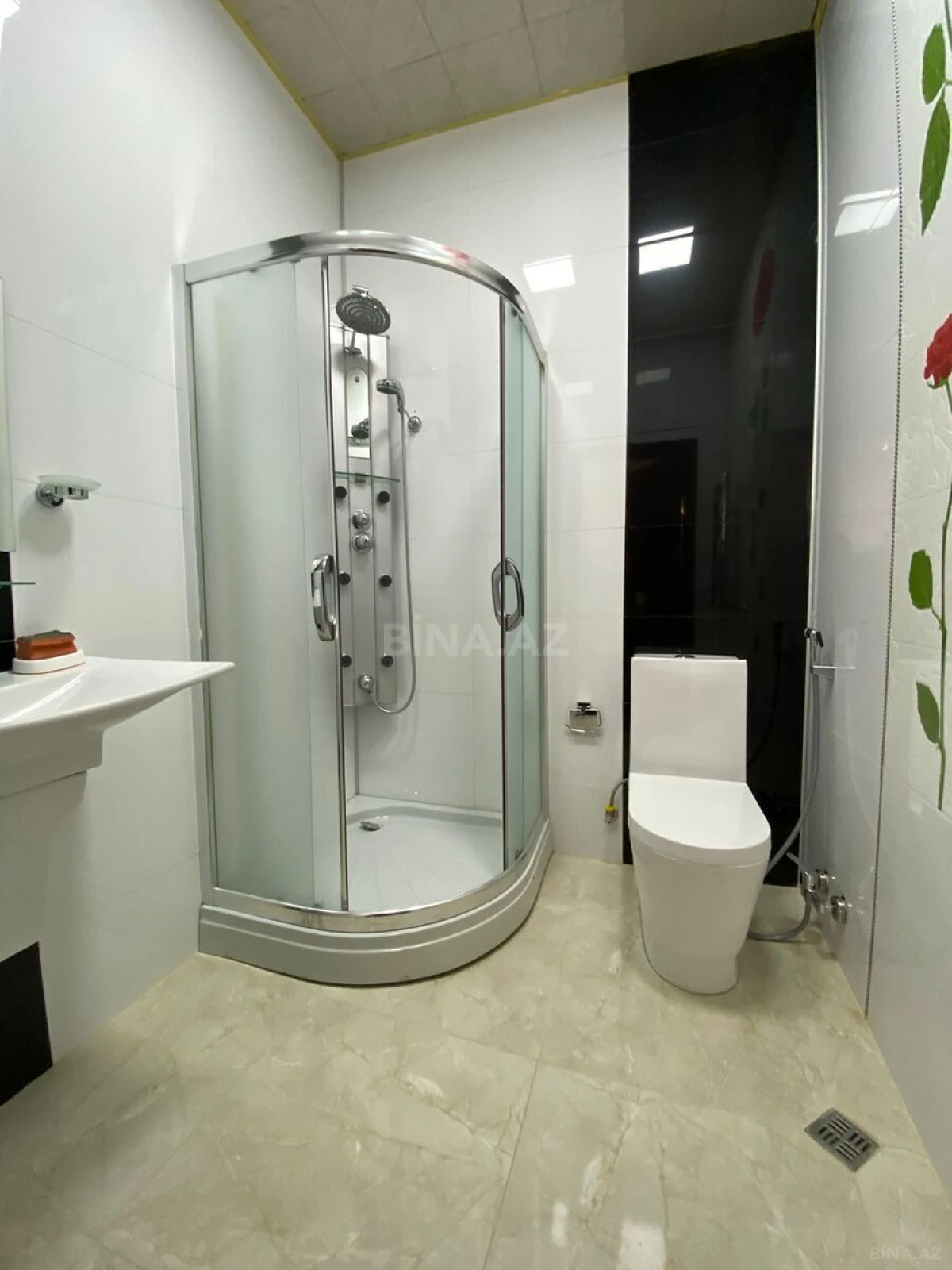 Kirayə verilir 3 otaqlı mənzil 145 m²