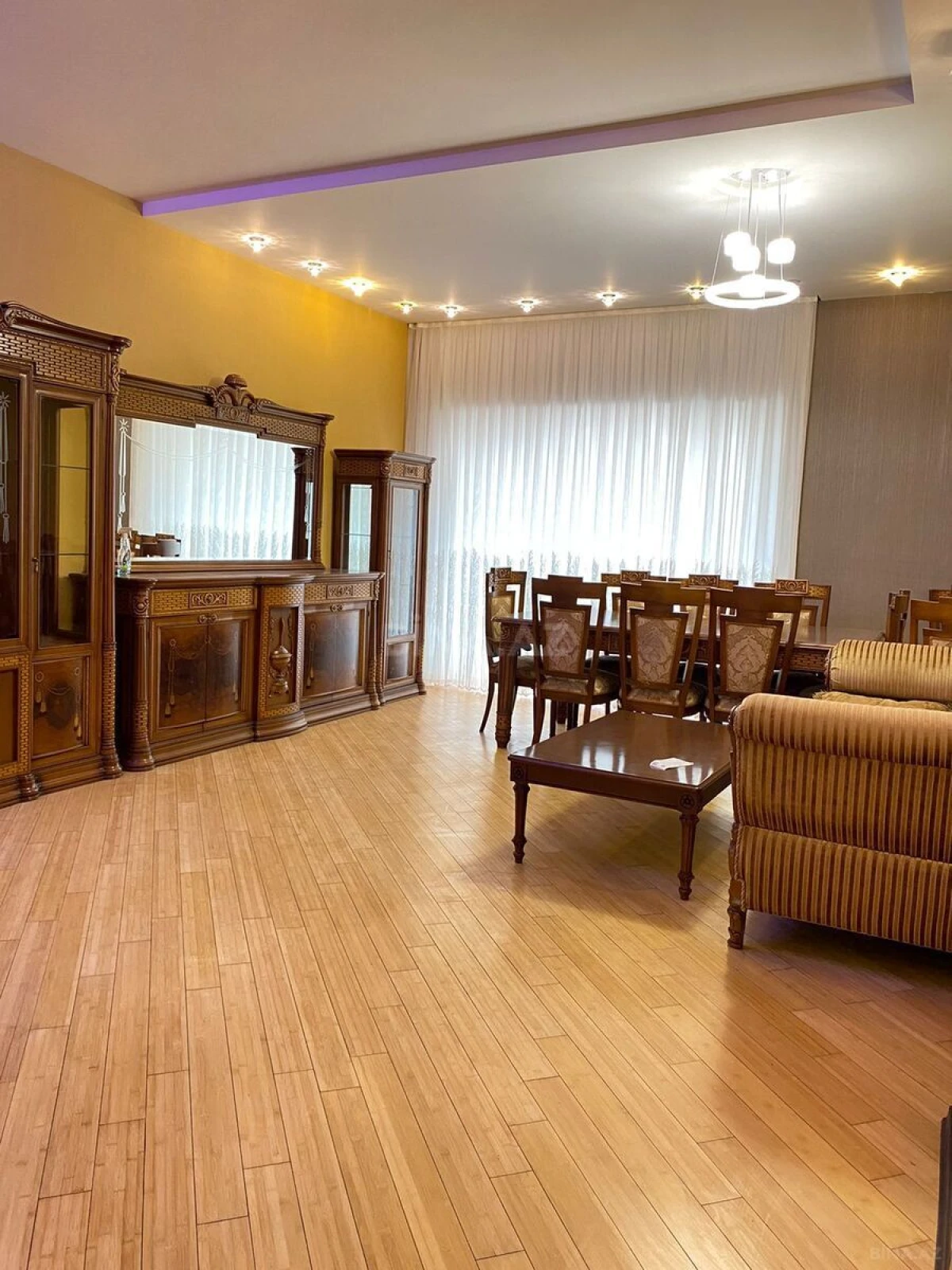 Kirayə verilir 3 otaqlı mənzil 145 m²