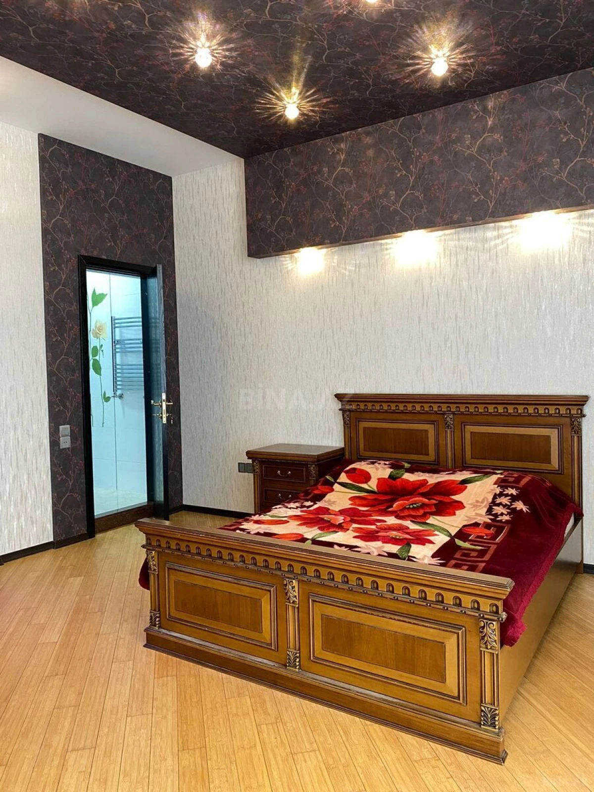 Kirayə verilir 3 otaqlı mənzil 145 m²