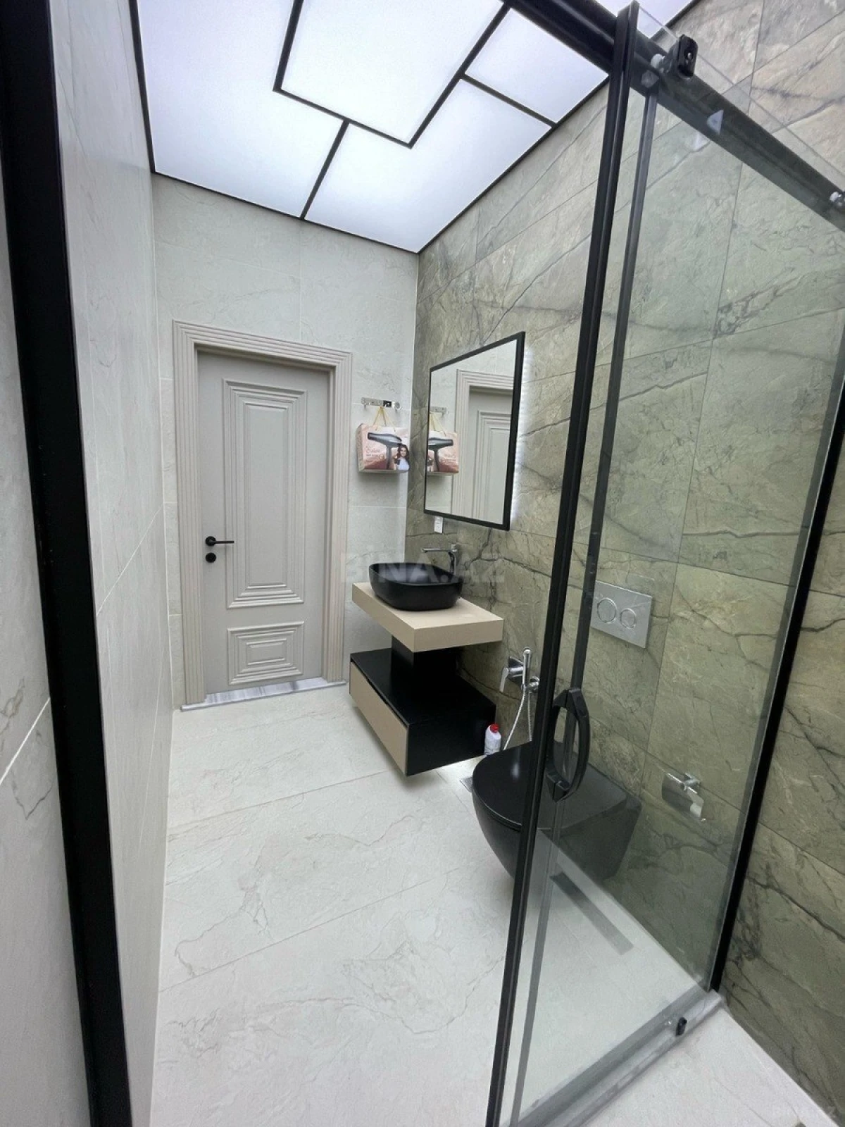 Kirayə verilir 2 otaqlı mənzil 95 m²