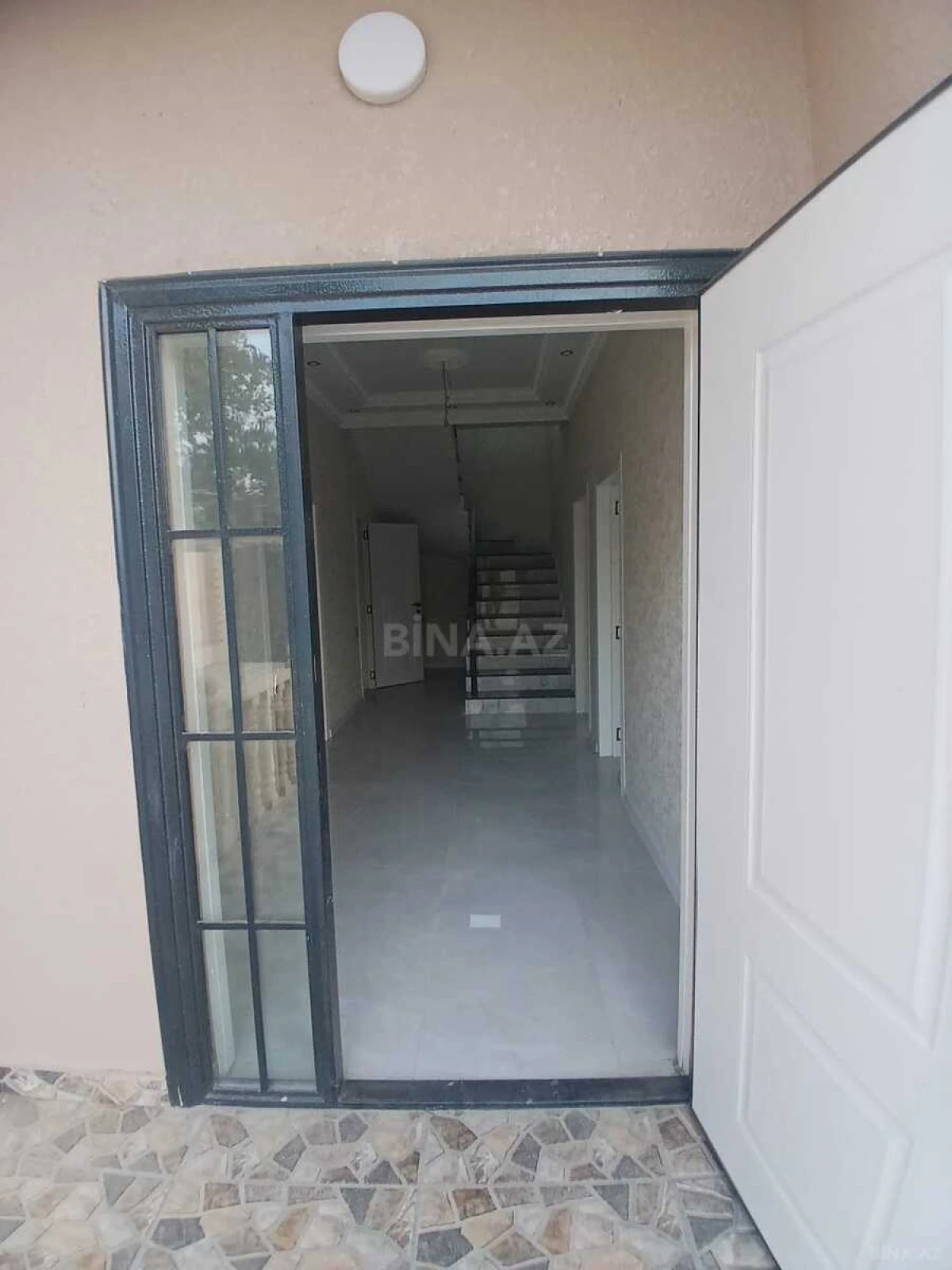 Satılır 5 otaqlı həyət evi 220 m²