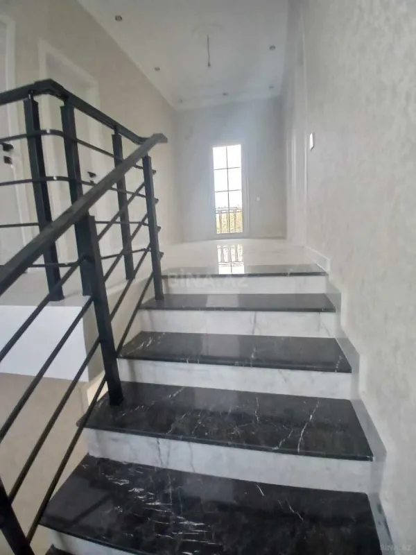 Satılır 5 otaqlı həyət evi 220 m²