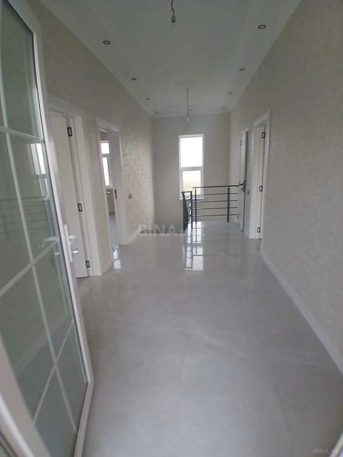 Satılır 5 otaqlı həyət evi 220 m²