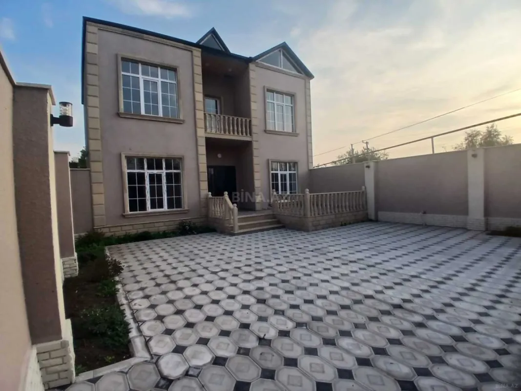 Satılır 5 otaqlı həyət evi 220 m²