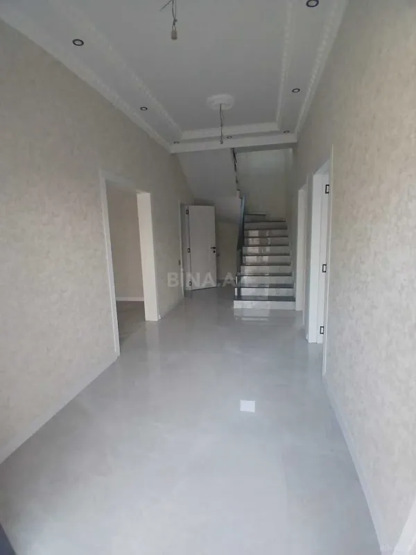 Satılır 5 otaqlı həyət evi 220 m²