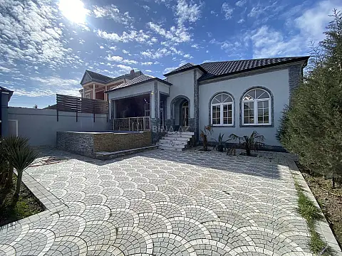 Satılır 4 otaqlı həyət evi 160 m²