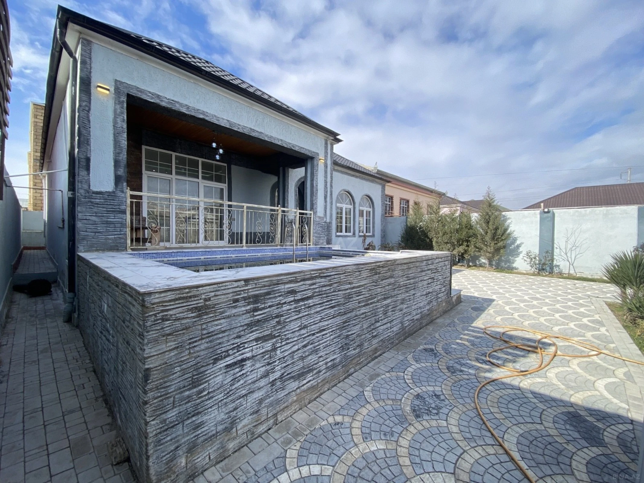 Satılır 4 otaqlı həyət evi 160 m²