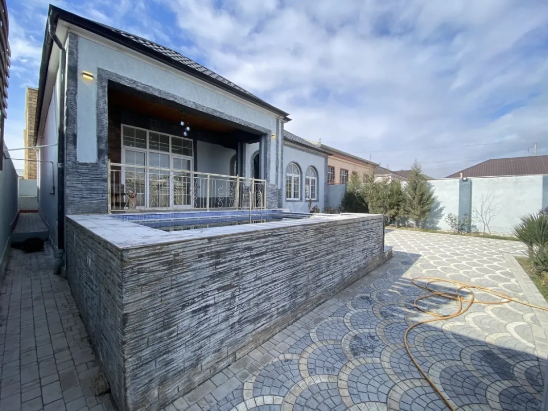 Satılır 4 otaqlı həyət evi 160 m²
