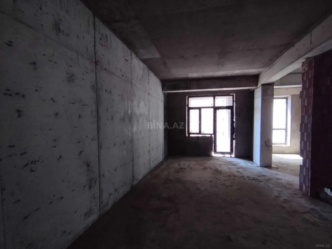 Satılır 3 otaqlı mənzil 135 m²
