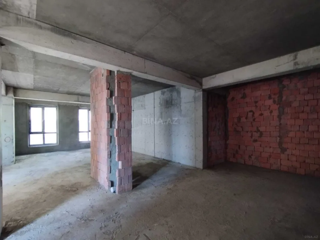 Satılır 3 otaqlı mənzil 135 m²