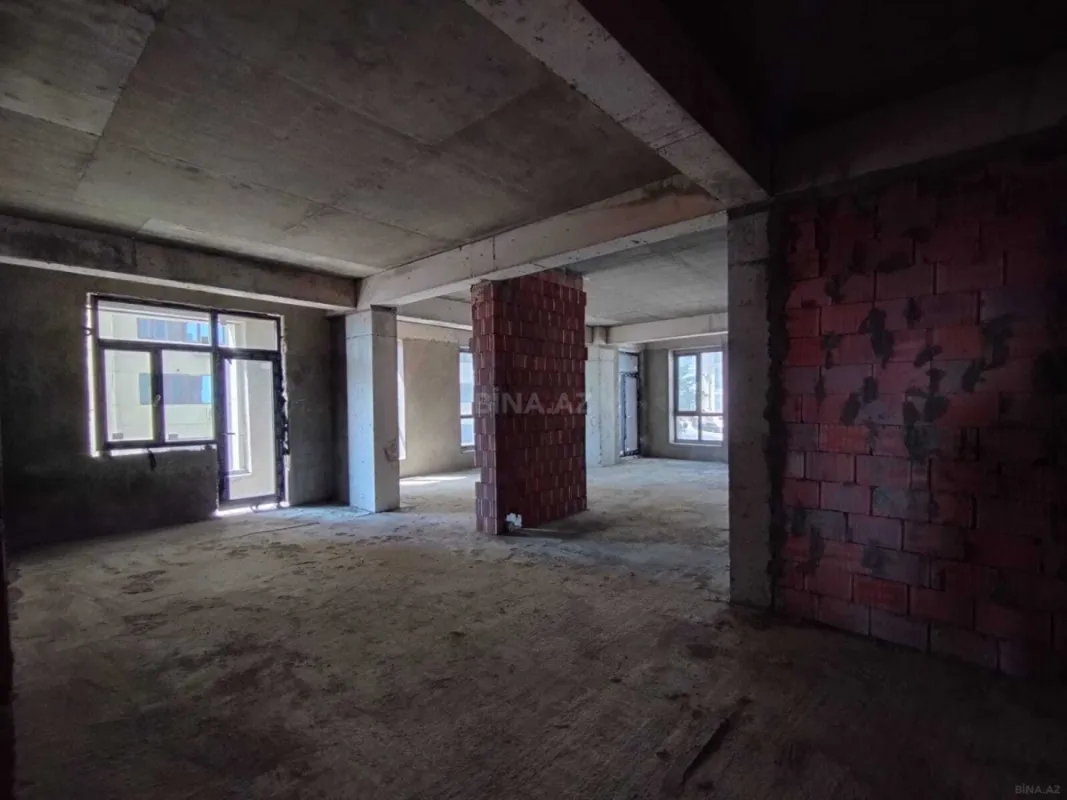 Satılır 3 otaqlı mənzil 135 m²