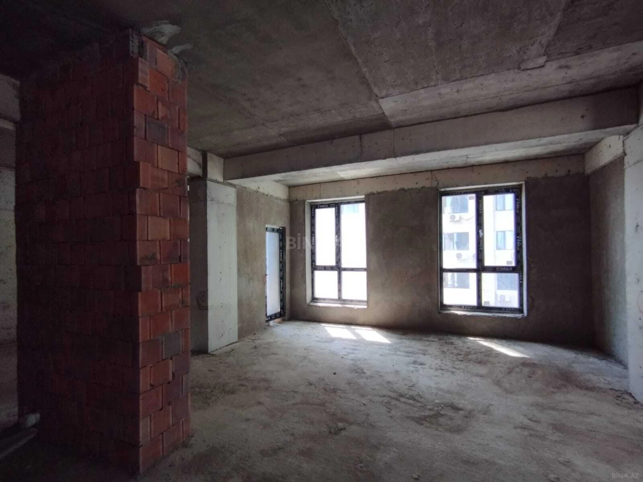 Satılır 3 otaqlı mənzil 135 m²