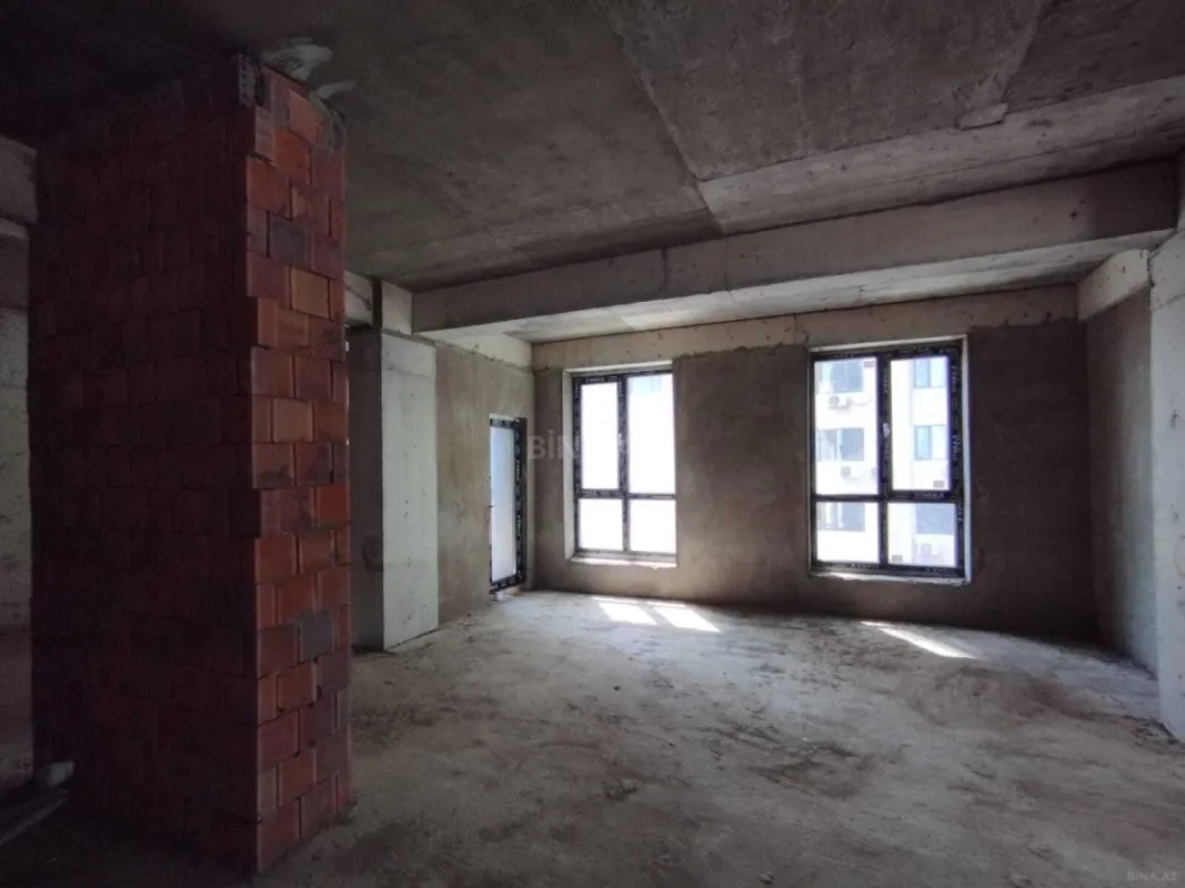 Satılır 3 otaqlı mənzil 135 m²
