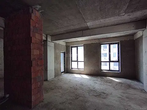 Satılır 3 otaqlı mənzil 135 m²