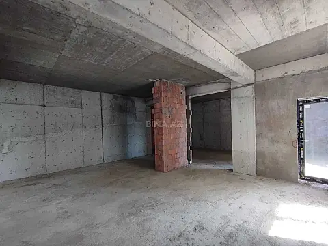 Satılır 3 otaqlı mənzil 135 m²