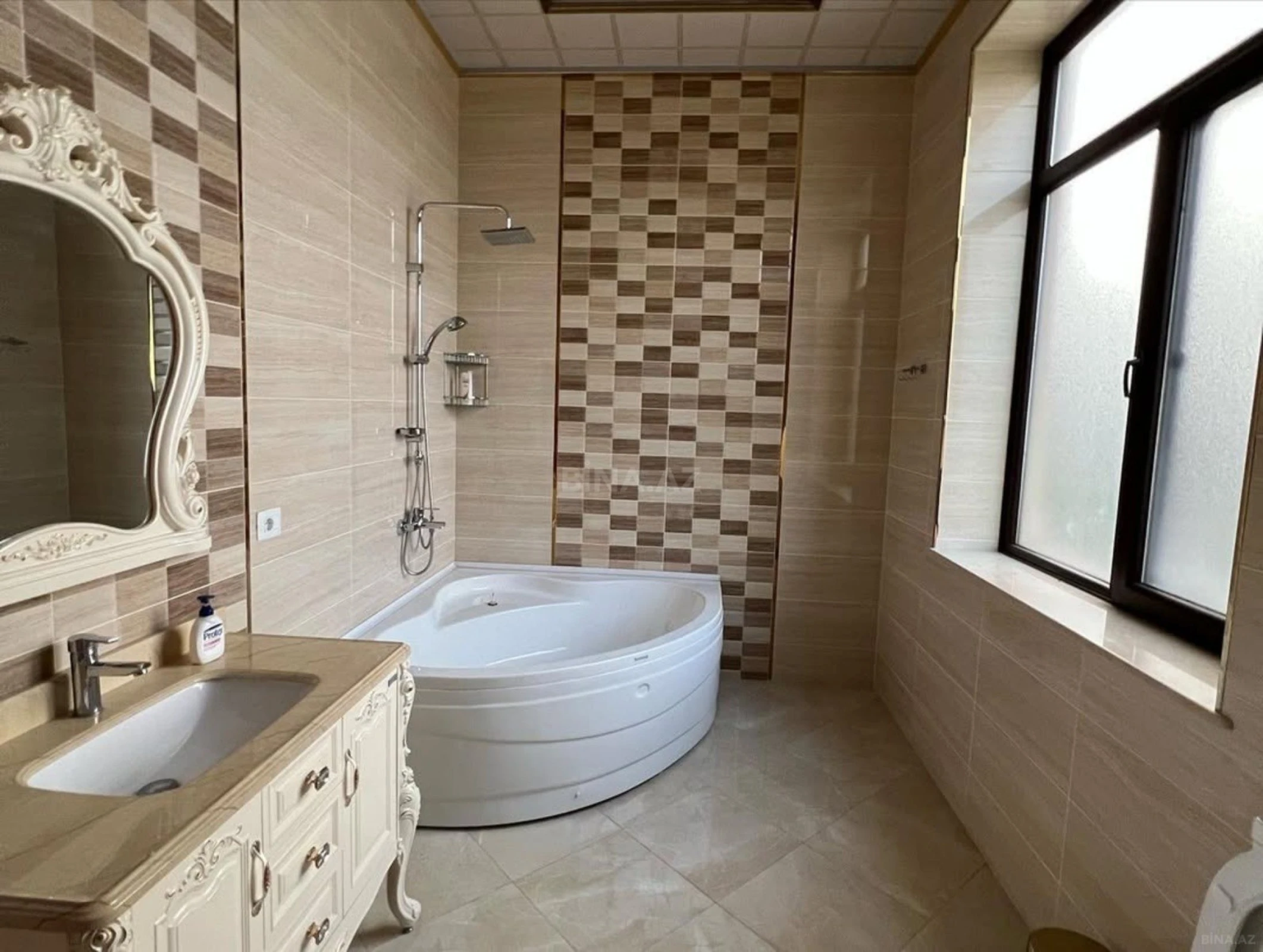 Kirayə verilir 5 otaqlı həyət evi 400 m²