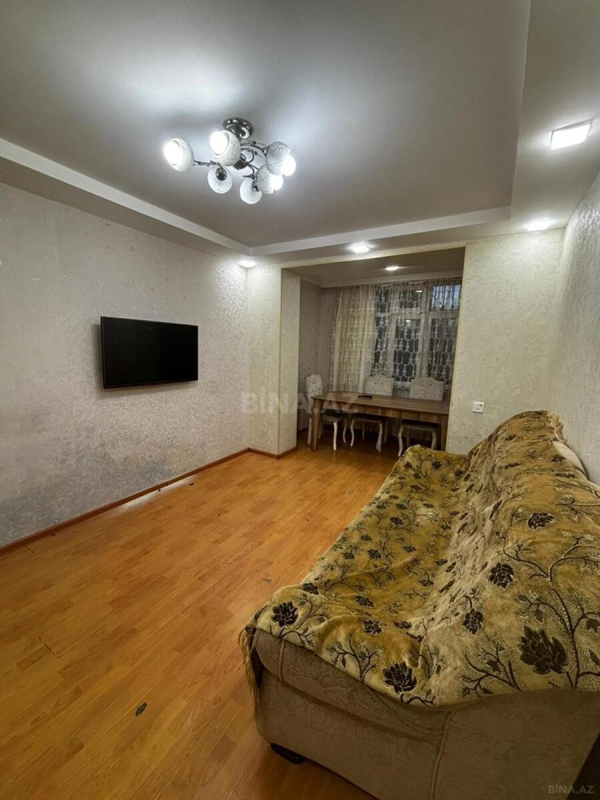 Satılır 2 otaqlı mənzil 105 m²