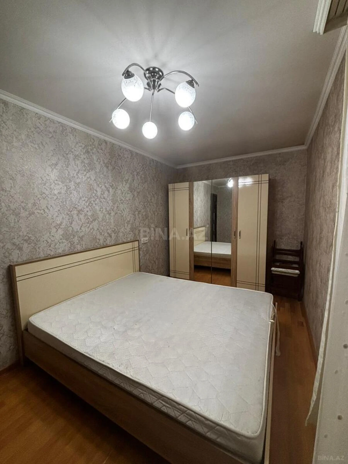 Satılır 2 otaqlı mənzil 105 m²