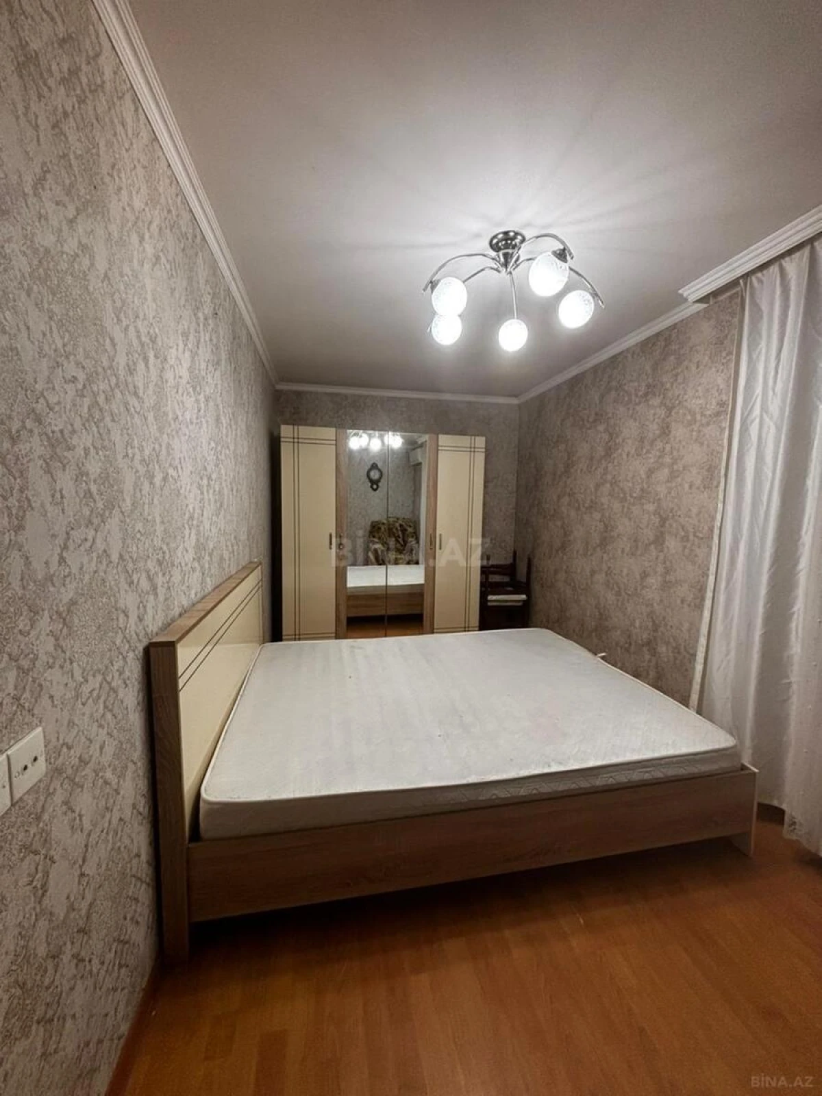 Satılır 2 otaqlı mənzil 105 m²