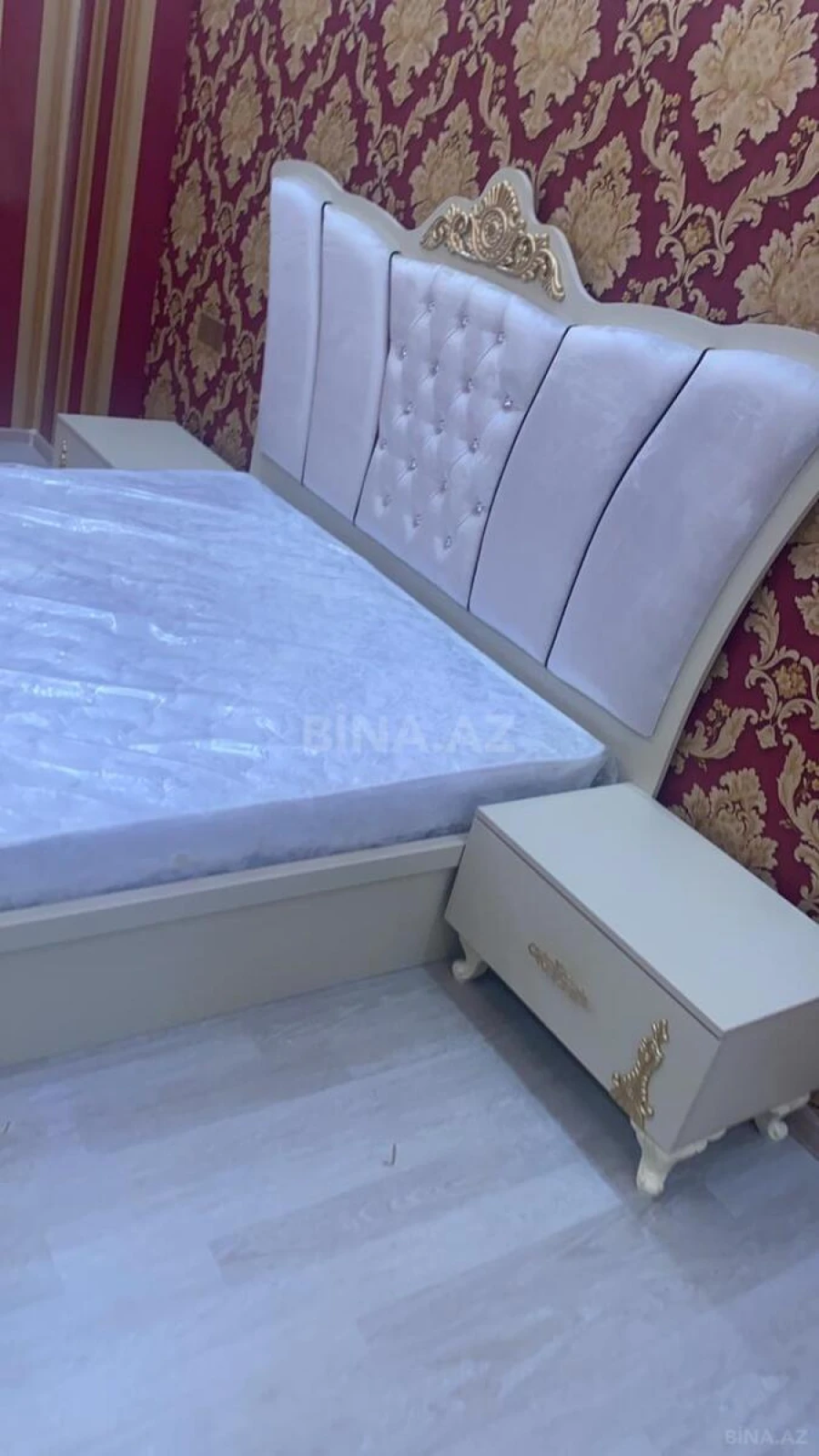 Satılır 3 otaqlı mənzil 141 m²