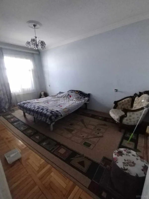 Satılır 4 otaqlı mənzil 135 m²