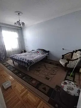 Satılır 4 otaqlı mənzil 135 m²