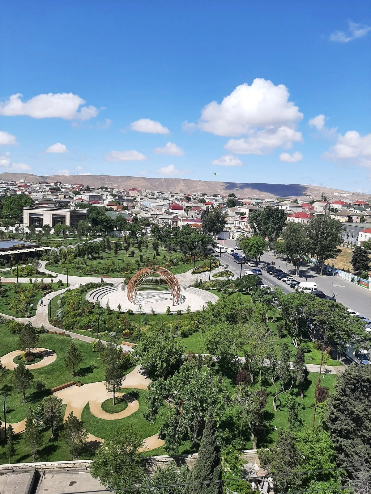 Satılır 4 otaqlı mənzil 135 m²