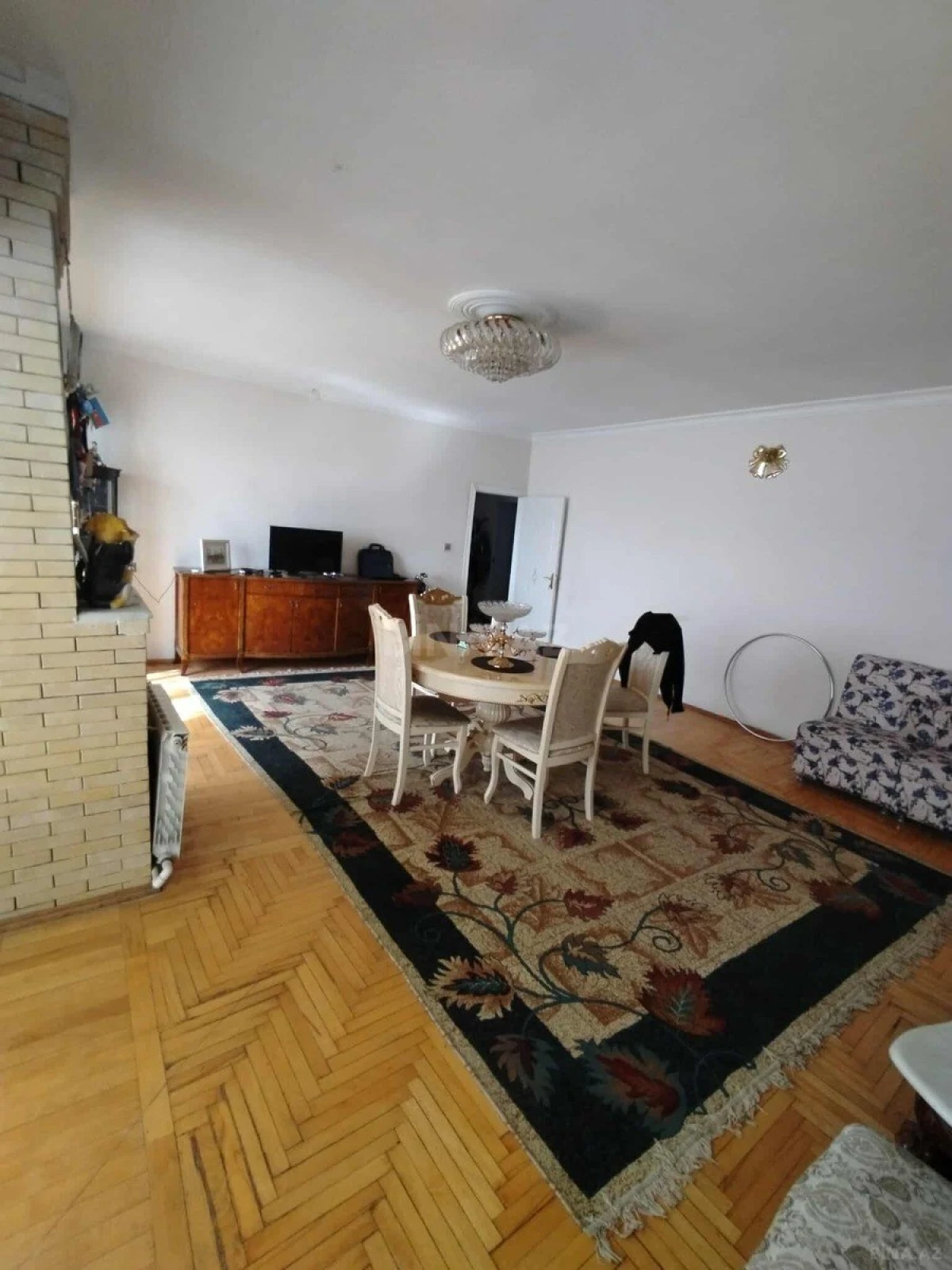 Satılır 4 otaqlı mənzil 135 m²