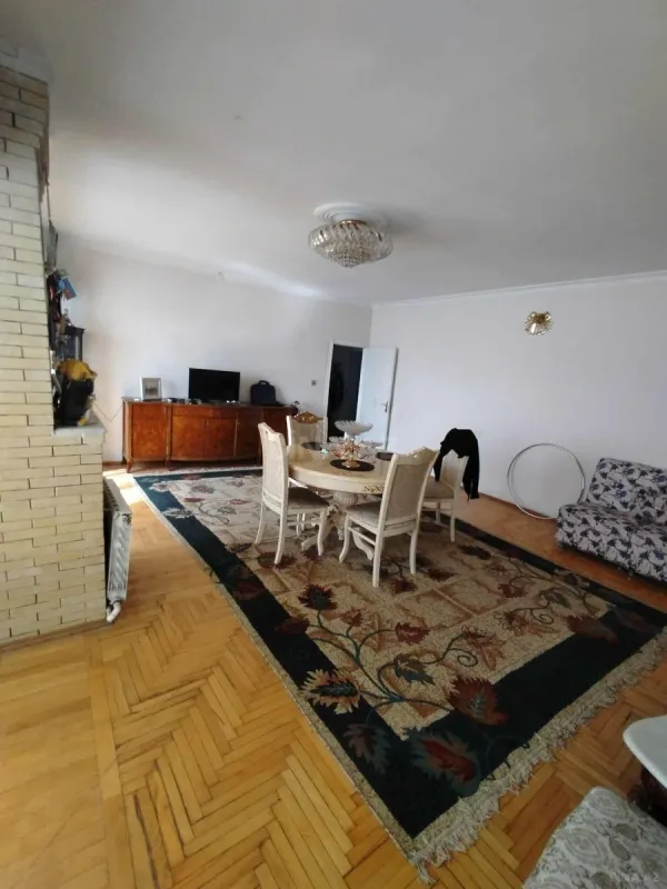 Satılır 4 otaqlı mənzil 135 m²