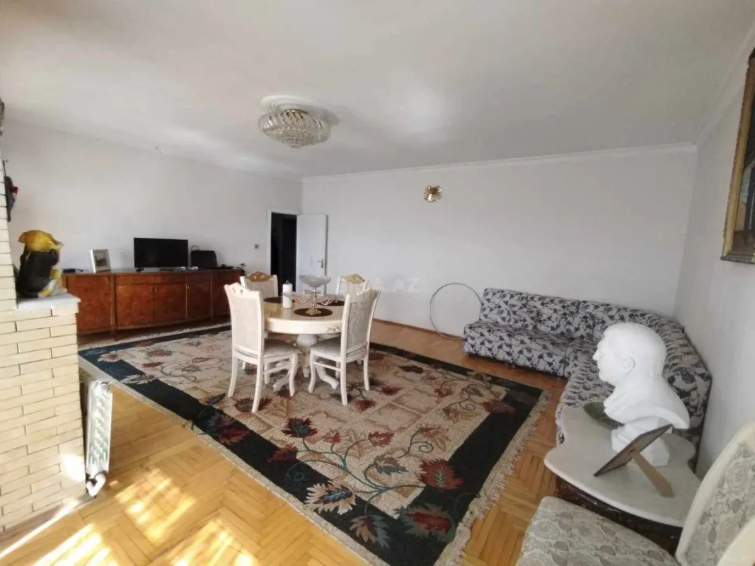 Satılır 4 otaqlı mənzil 135 m²