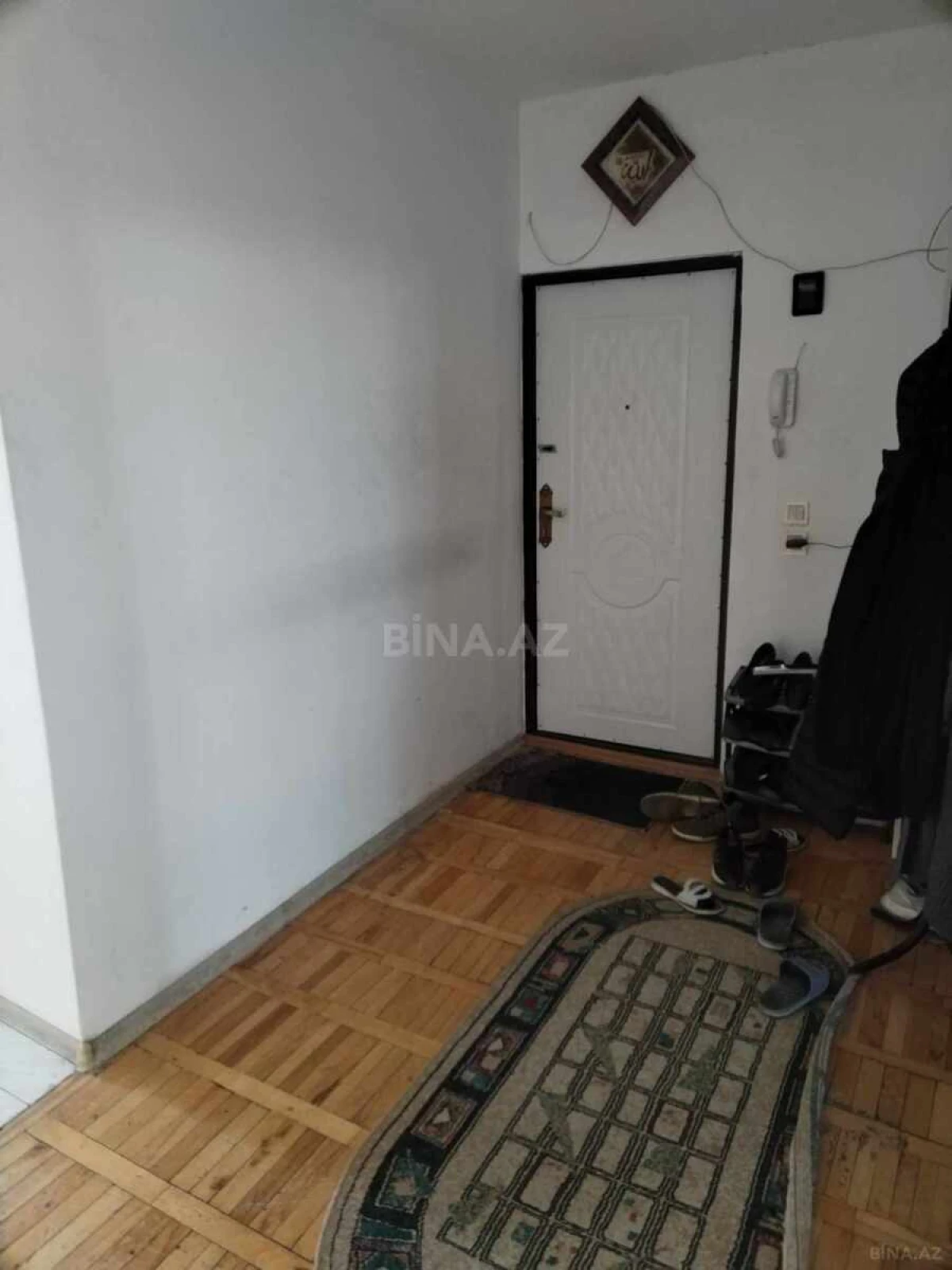 Satılır 4 otaqlı mənzil 135 m²