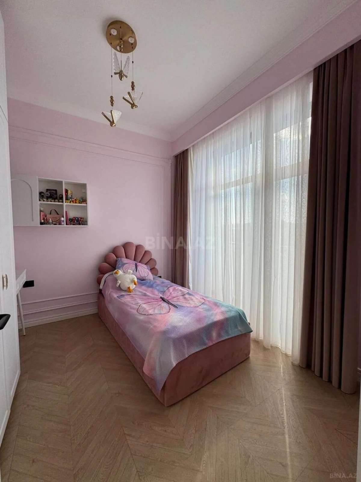 Satılır 4 otaqlı mənzil 125 m²